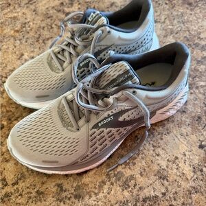Brooks Women's Athletic Gray Sneakers